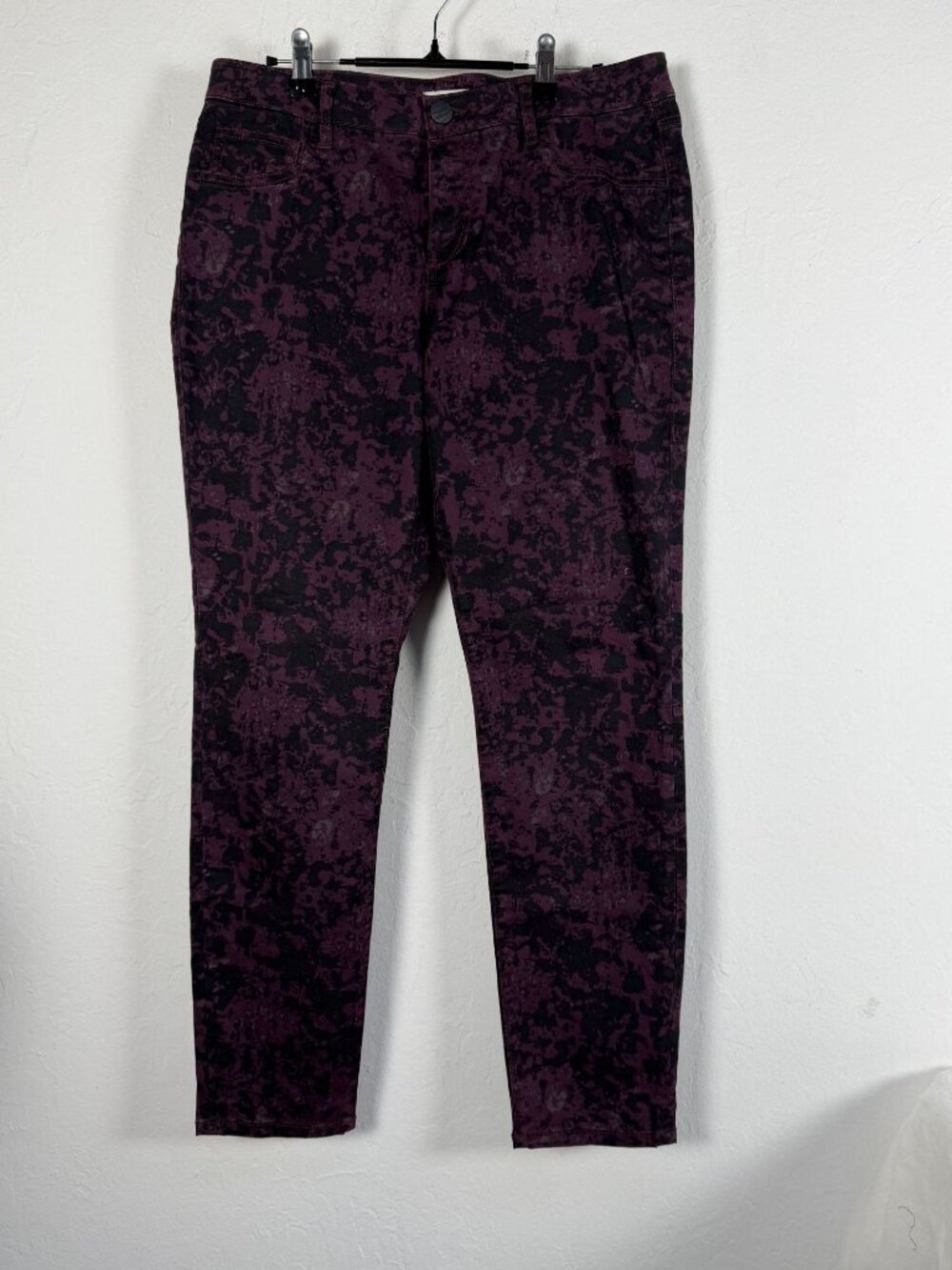 Cabi Women's Twilight Camo Skinny Jeans Size 10 Purple Black Stretch Jegging